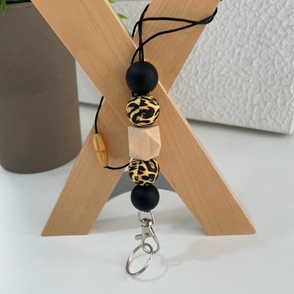 Bracelet Keychain Silicone Wood Beads/Lanyard Teacher Badge Holder Gift Set - Picture 7 of 7